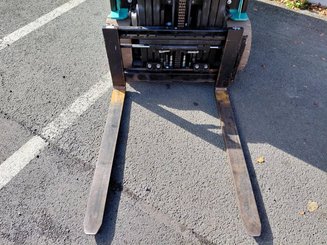 Carretilla contrapesada de 3 ruedas Yale ERP18VTL