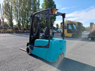 Carretilla contrapesada de 3 ruedas Yale ERP18VTL