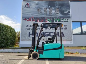 Carretilla contrapesada de 3 ruedas Yale ERP18VTL
