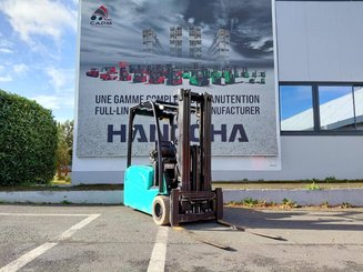 Carretilla contrapesada de 3 ruedas Yale ERP18VTL