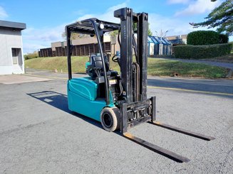 Carretilla contrapesada de 3 ruedas Yale ERP18VTL