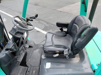 Carretilla contrapesada de 4 ruedas Yale GDP25VX