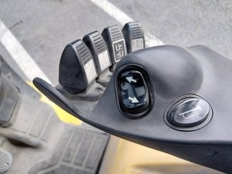 Carretilla contrapesada de 4 ruedas Yale GDP25VX