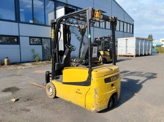 Carretilla contrapesada de 3 ruedas Yale ERP18VTL