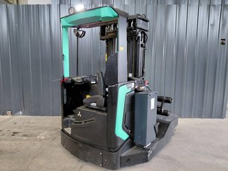 Carretilla retráctil multidireccional Mitsubishi RBM25N2