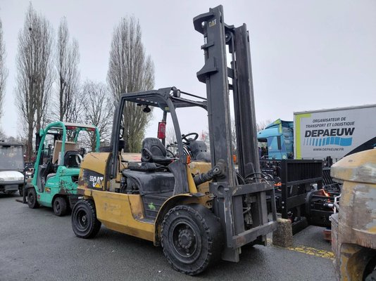 Carretilla contrapesada de 4 ruedas Caterpillar DP55NT MC - 1
