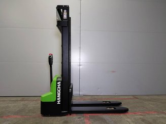 Apilador con conductor acompañante Hangcha CDD15-A2MC2-ISZ