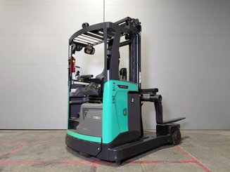 Carretilla retráctil multidireccional Mitsubishi RBM25 N3