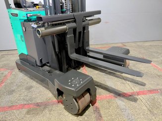 Carretilla retráctil multidireccional Mitsubishi RBM25 N3