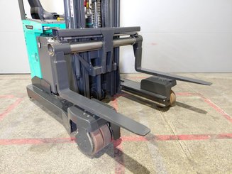Carretilla retráctil multidireccional Mitsubishi RBM25 N3